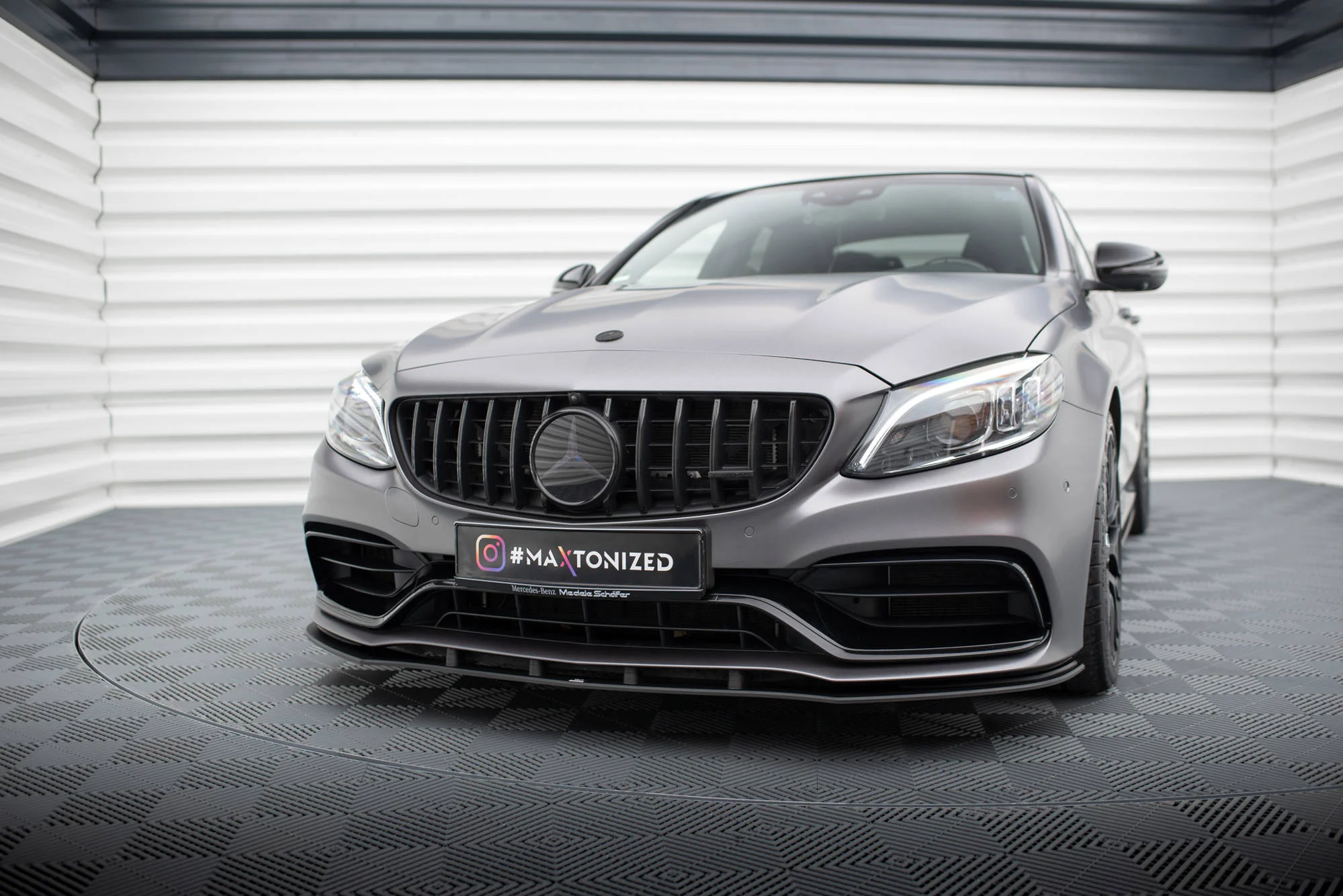 Street Pro Front Splitter Mercedes-AMG C63 Sedan / Estate W205 Facelift - Image 4