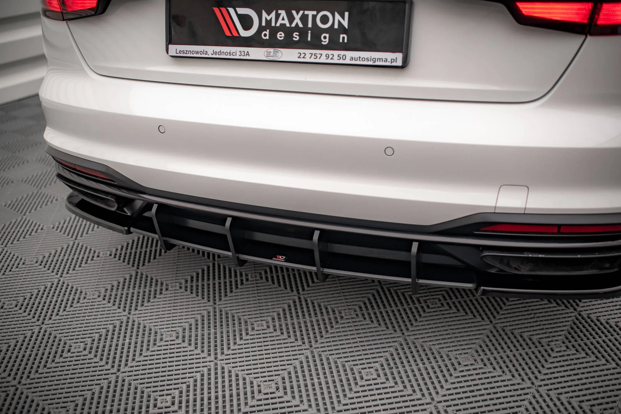 STREET PRO REAR DIFFUSER AUDI A4 B9 FACELIFT - Image 3