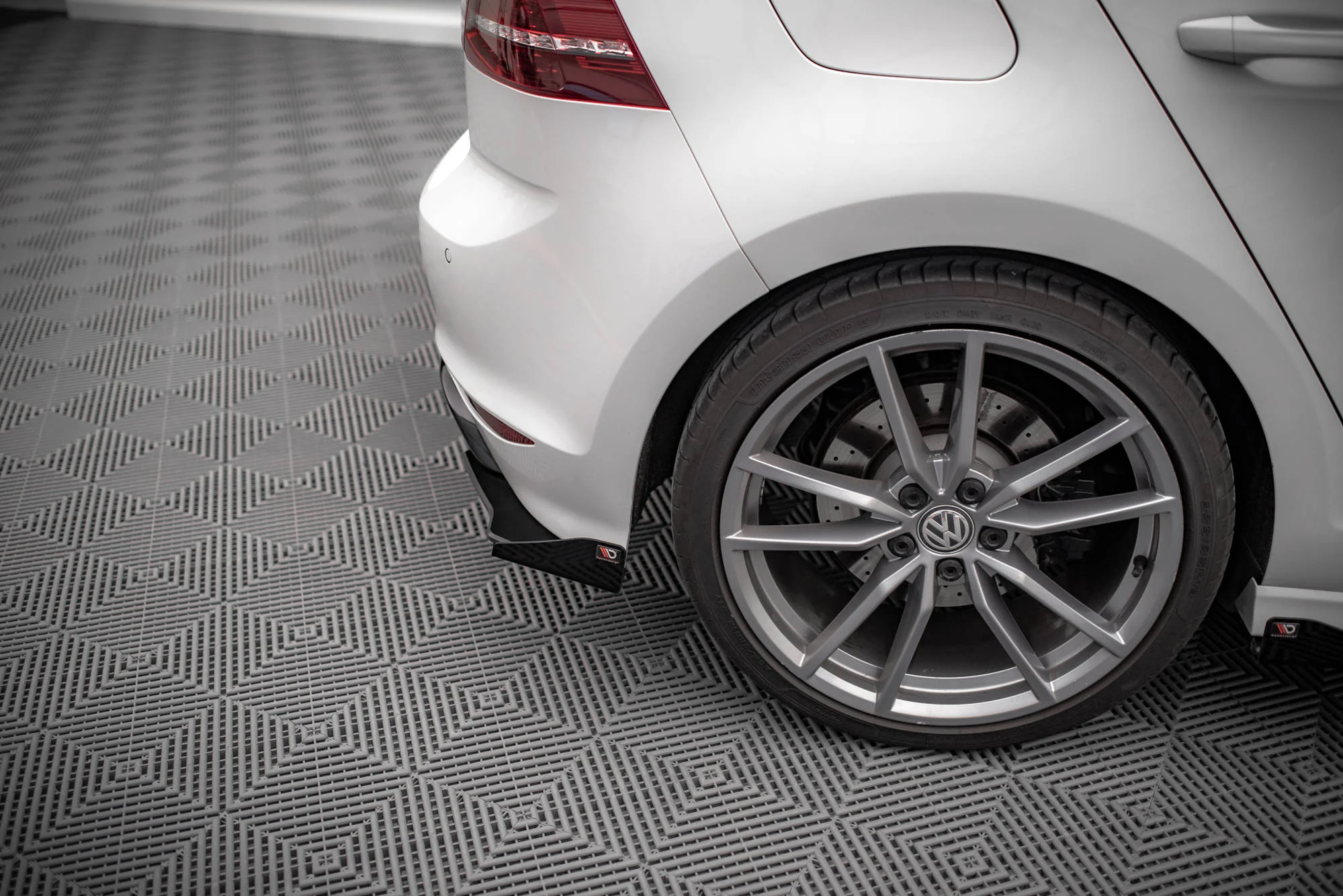 STREET PRO REAR SIDE SPLITTERS + FLAPS VOLKSWAGEN GOLF R MK7 - Image 3