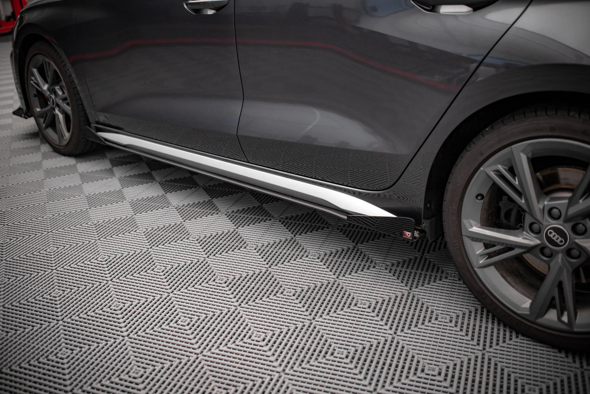 STREET PRO SIDE SKIRTS DIFFUSERS + FLAPS AUDI S3 / A3 S-LINE 8Y - Image 3