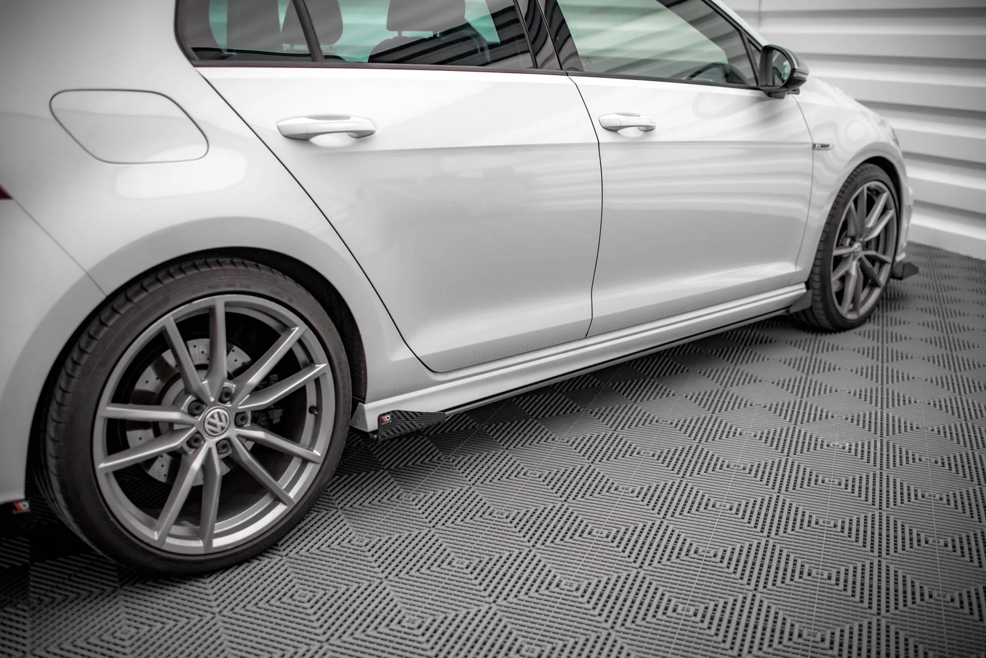 STREET PRO SIDE SKIRTS DIFFUSERS + FLAPS VOLKSWAGEN GOLF R MK7 - Image 3