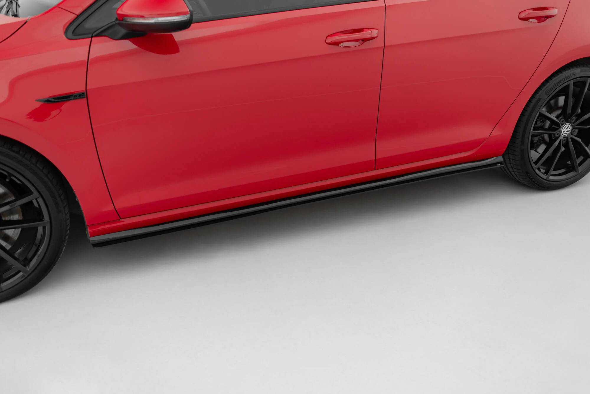 VW GOLF VII R (FACELIFT) - RACING SIDE SKIRTS DIFFUSERS - Image 3